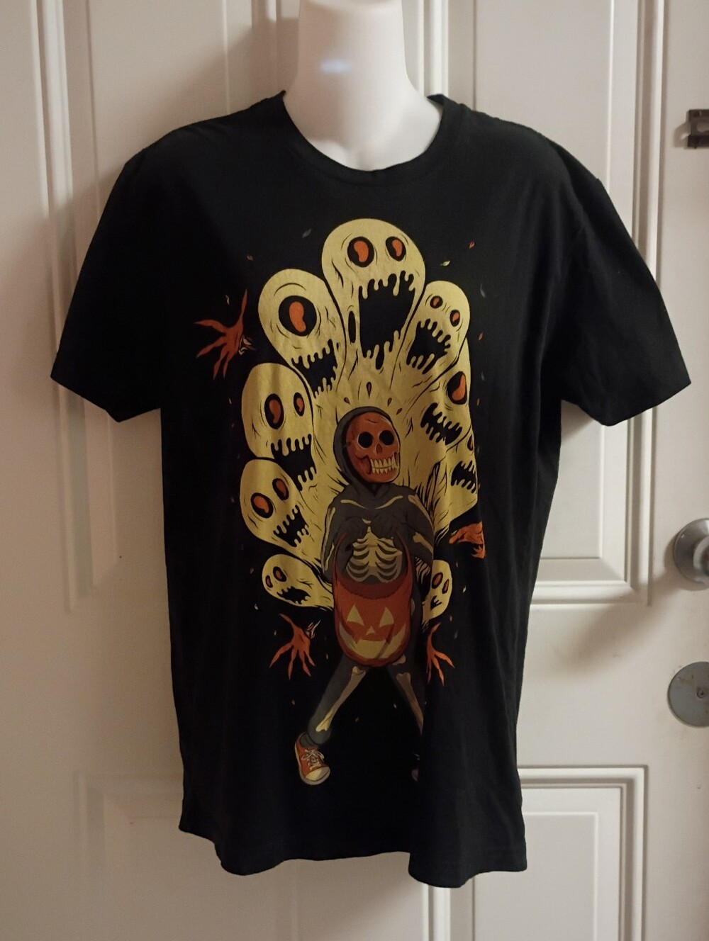 Men's Ghoulish Fright Unisex Halloween Horror Graphic Tee Medium